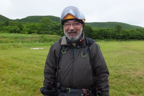 群馬県のトップフィールドでフライトしているビジター岡田さんです。1週間ほどパラライフと活動を共にします。