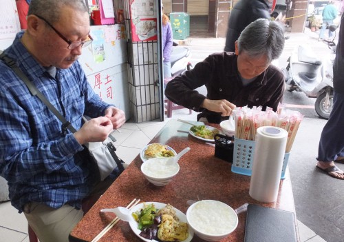 僕らは初台湾の時、味付けに違和感を感じていましたが、田中さんは初台湾食から問題なし！